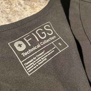 Woman’s Catarina scrub top